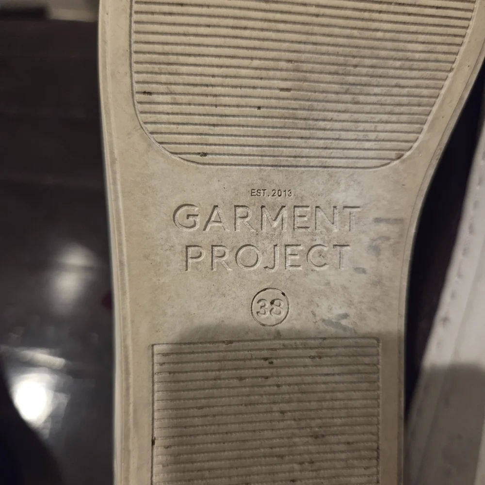 Garment Project unisex burgundy leather tennis shoes / sneakers Size 38 / 8
